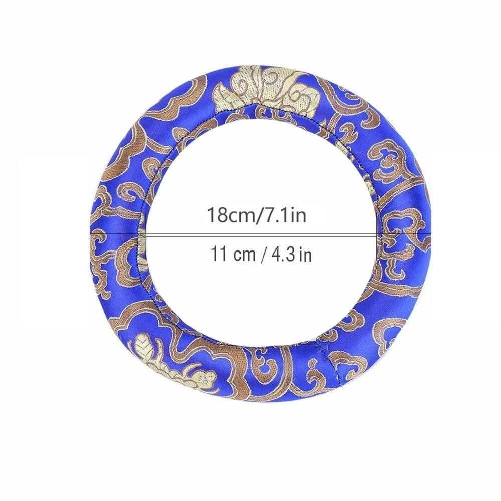 ​ Brocado de seda ​ Cojín para cuenco tibetano ​ ​ Forma redonda ​ ​ Rojo/Azul ​ Almohada para cuenco tibetano ​   18 cm de diámetro ​ ​ Hecho a mano ​ ​ Almohada con anillo de cuenco ​ - imagen 5