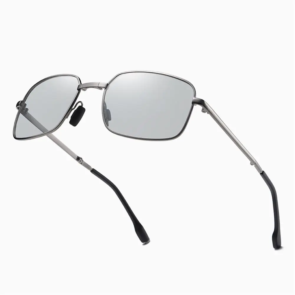 Gafas plegadas mostrando su tamaño reducido