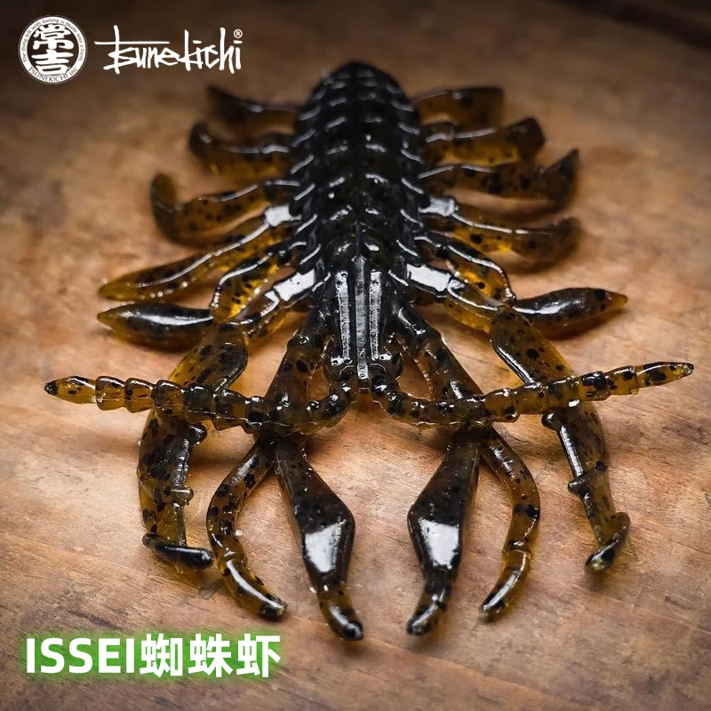 Un insecto negro y naranja está en una mesa de madera