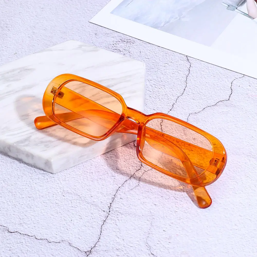 Gafas de sol ovaladas retro con montura pequeña UV400 vintage para mujer