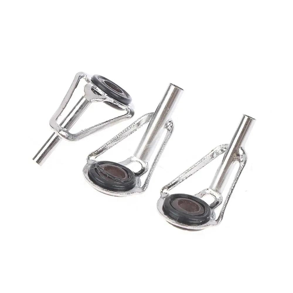 Estos son ganchos de pesca diseñados para precisión y durabilidad.