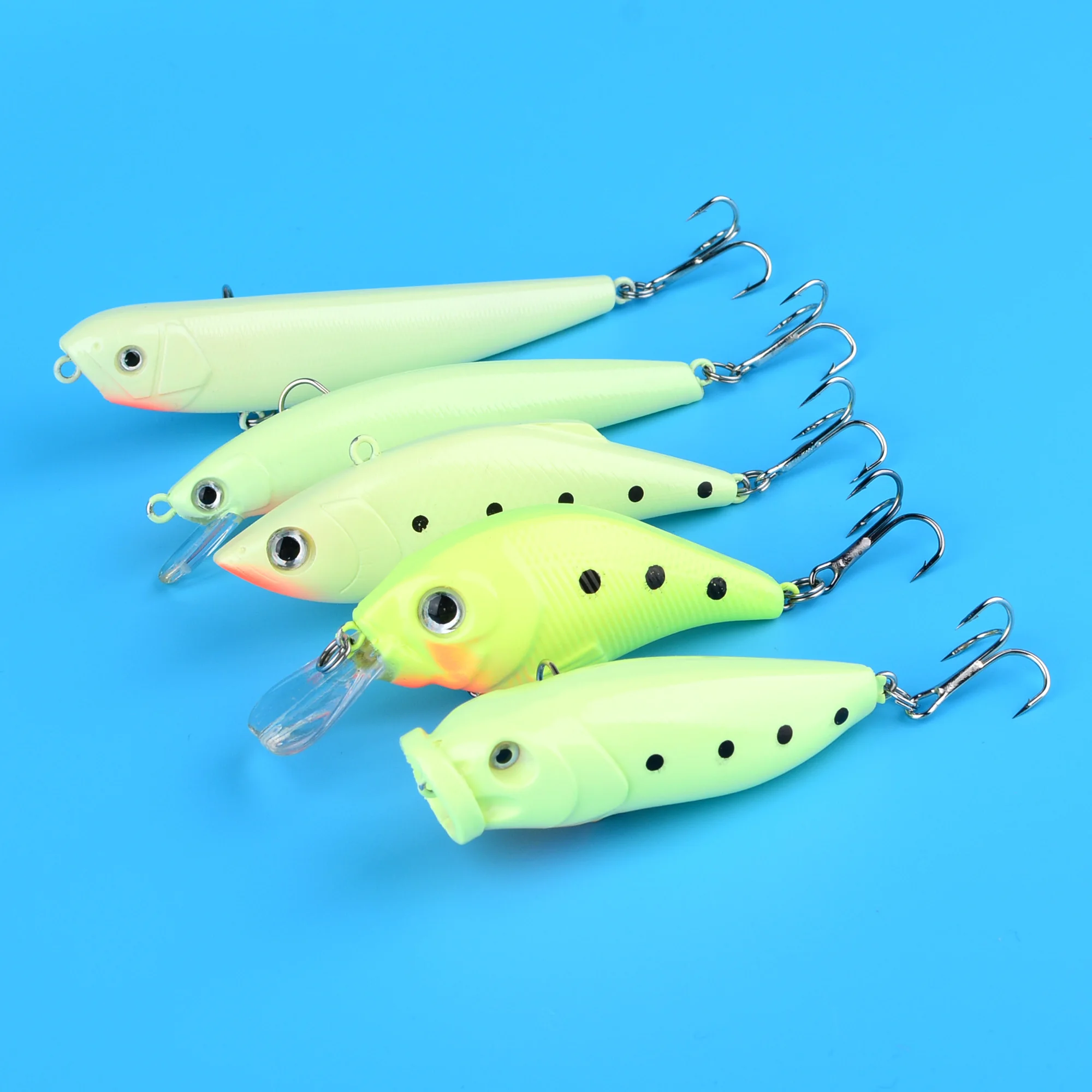 Presentación del pack completo de 5 señuelos artificiales