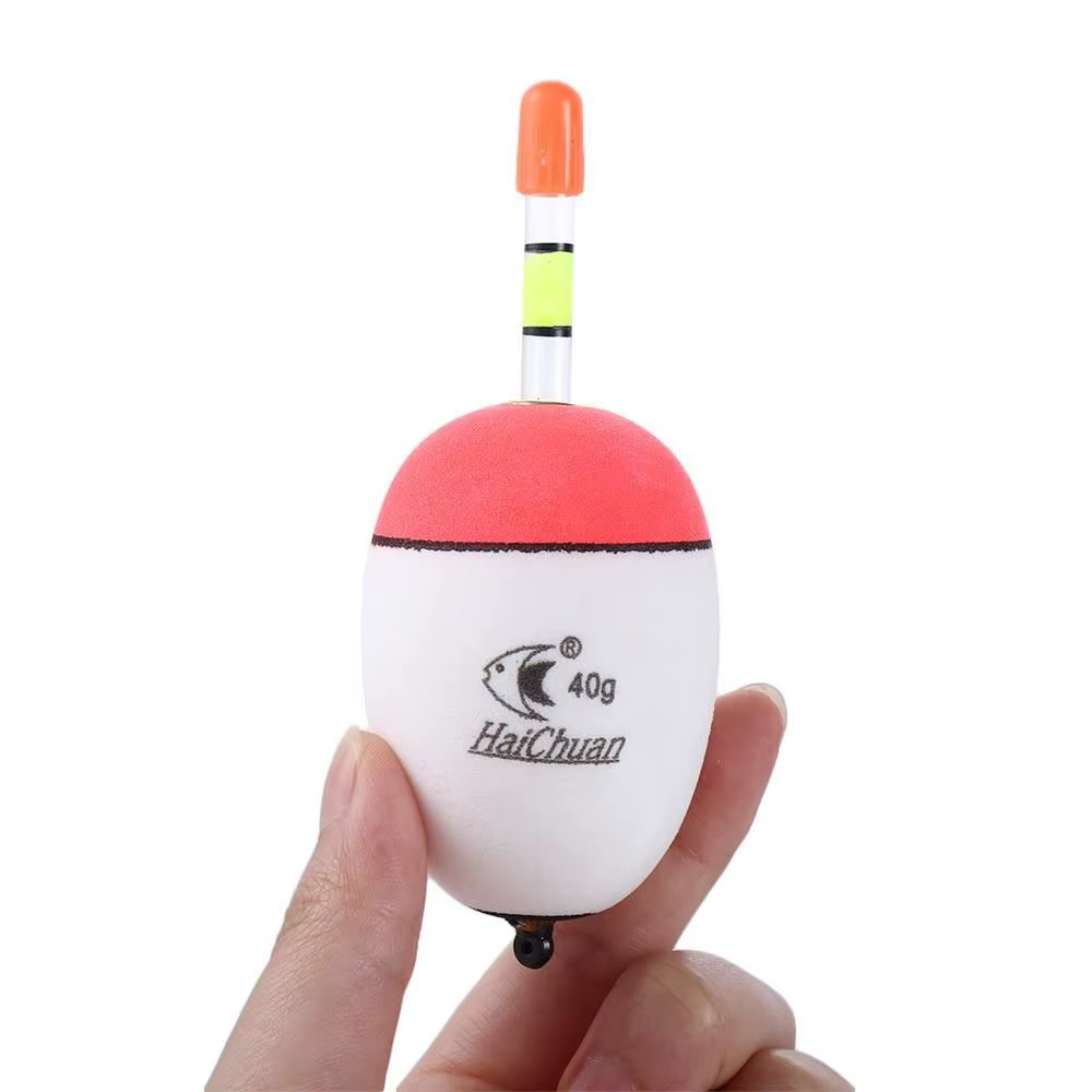 Un flotador de pesca boyante de colores brillantes diseñados para fácil uso en actividades acuáticas