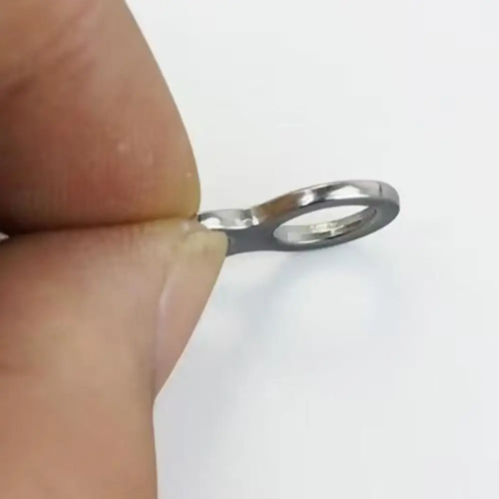 Nuevos llaveros reales de aleación de titanio, llaveros de aleación de titanio súper ligeros, llavero de coche para hombre, regalo creativo masculino