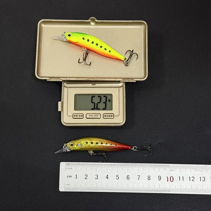 Jerkbait suspendido 63SP – Señuelo duro UV para trucha y lubina - imagen 2