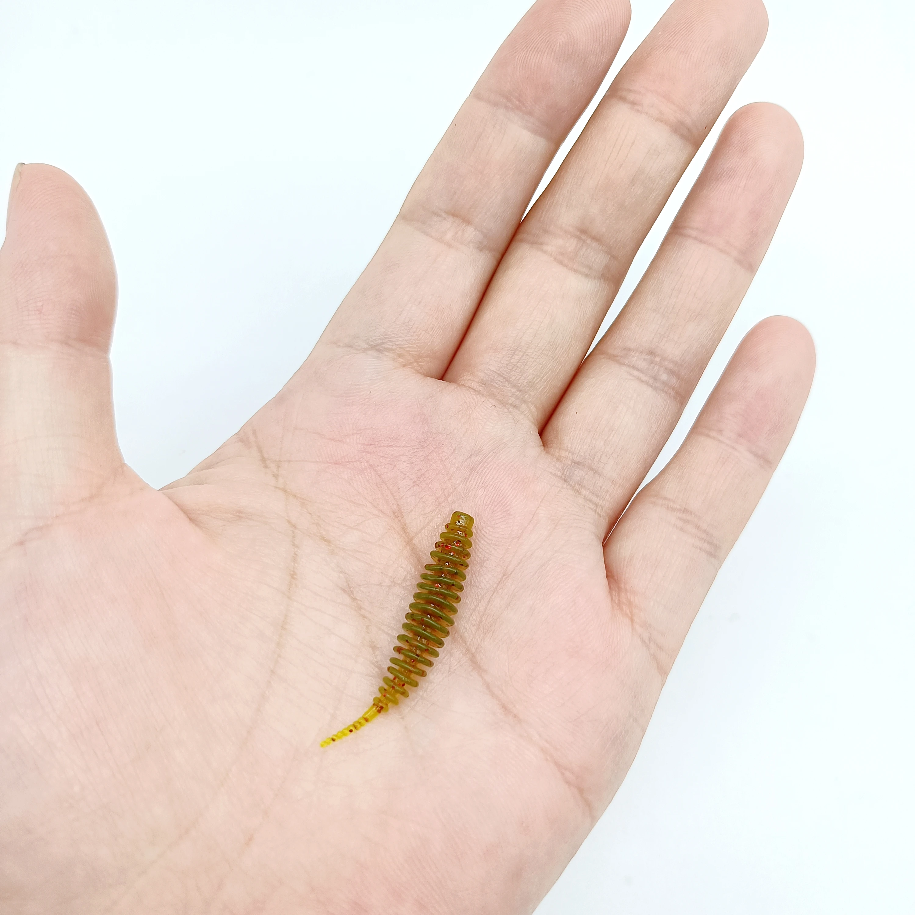 Descubre la belleza de la naturaleza con esta pequeña criatura intrincadamente diseñada