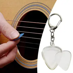Porta púas acrílico transparente en forma de corazón con llavero