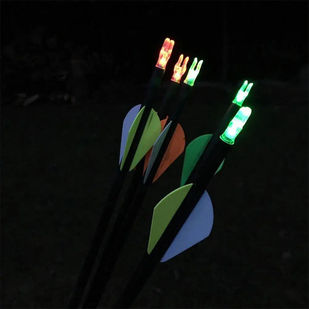 Illumine su experiencia de tiro con arco al aire libre con estas flechas brillantes