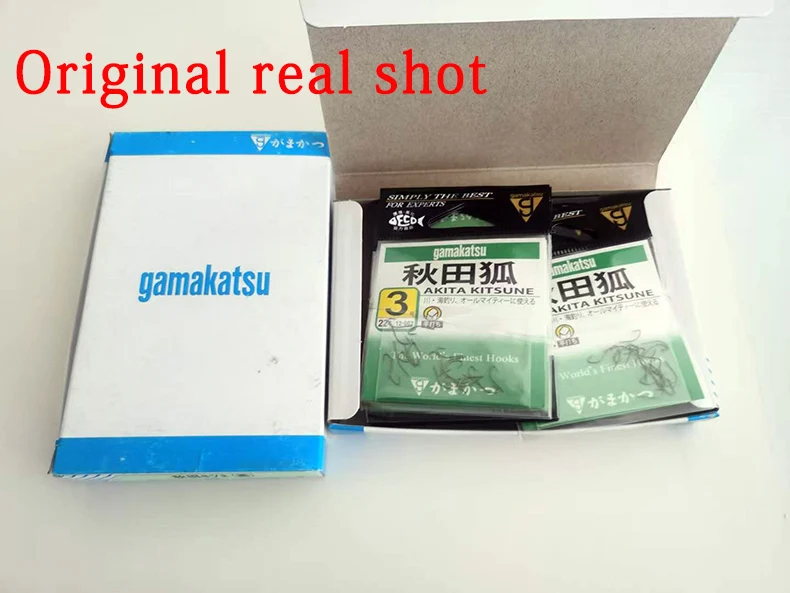 Una caja de ganchos de gamakatsu y un señuelo