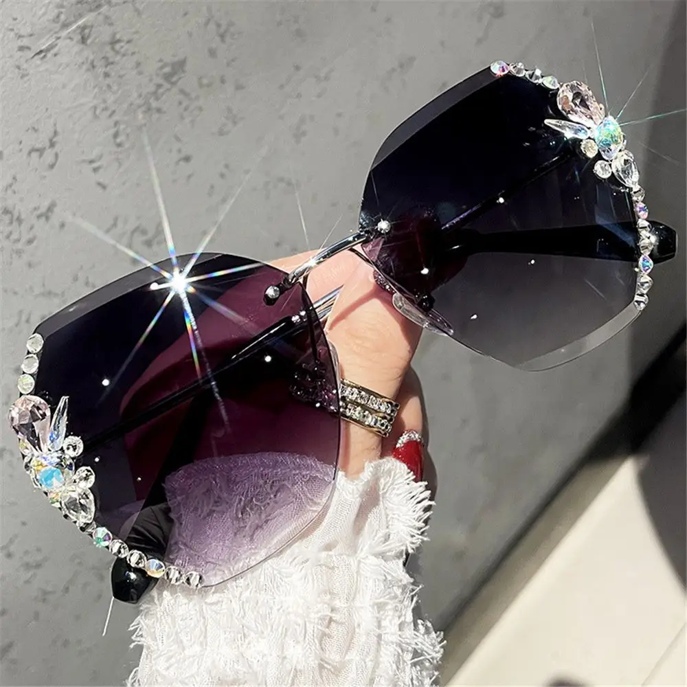 Gafas de sol sin montura con protección UV para mujer, lentes de sol sin montura con diamantes de imitación, para playa, viajes y calle, con degradado brillante - imagen 5