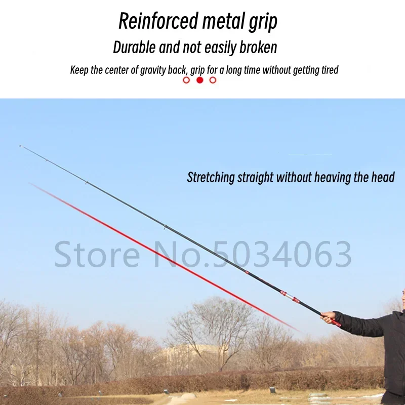 Un hombre que sostiene un poste rojo y negro