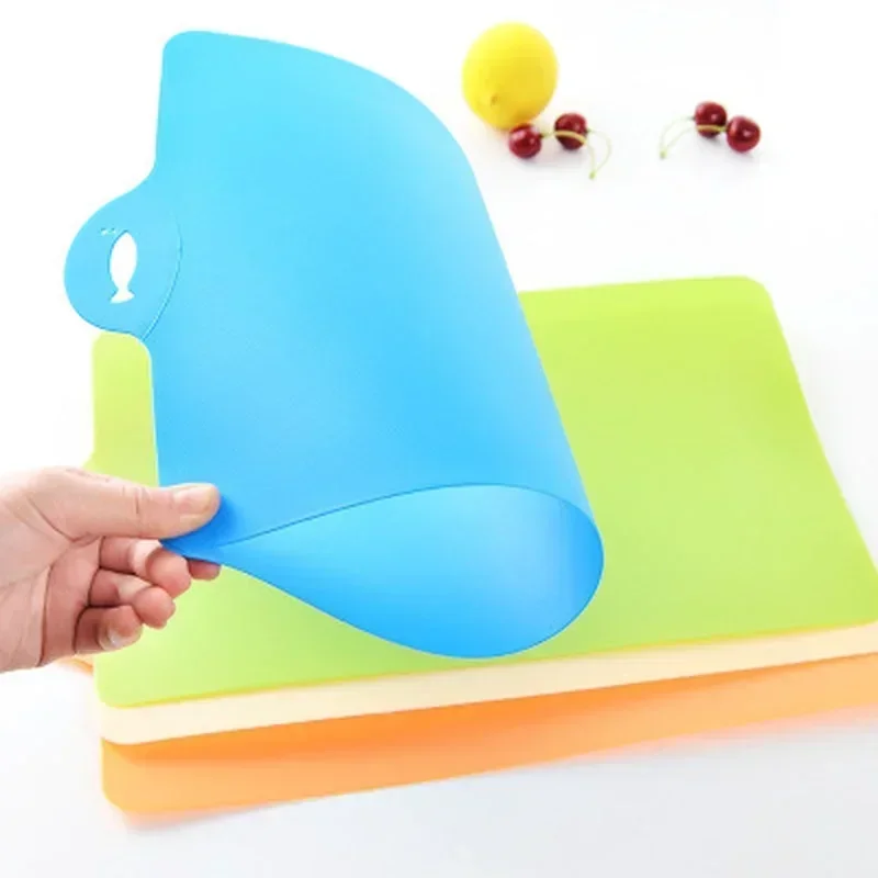 Nueva tabla de cortar de plástico Flexible, rebanada de alimentos, bloque de cortar, Color aleatorio, accesorios de cocina, herramientas de cocina para el hogar - imagen 3
