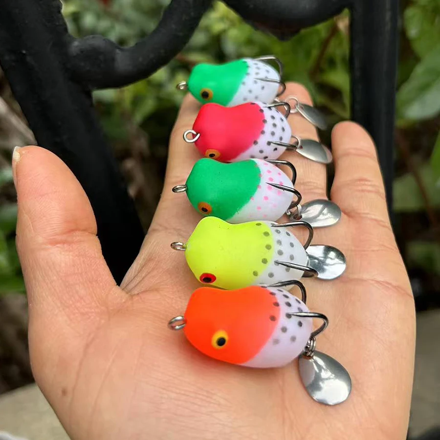 5 unids/caja conjunto de Señuelos de Pesca flotantes de superficie Mini rana trueno con lentejuelas ganchos dobles Swimbait para perca pez negro lubina bagre - imagen 2