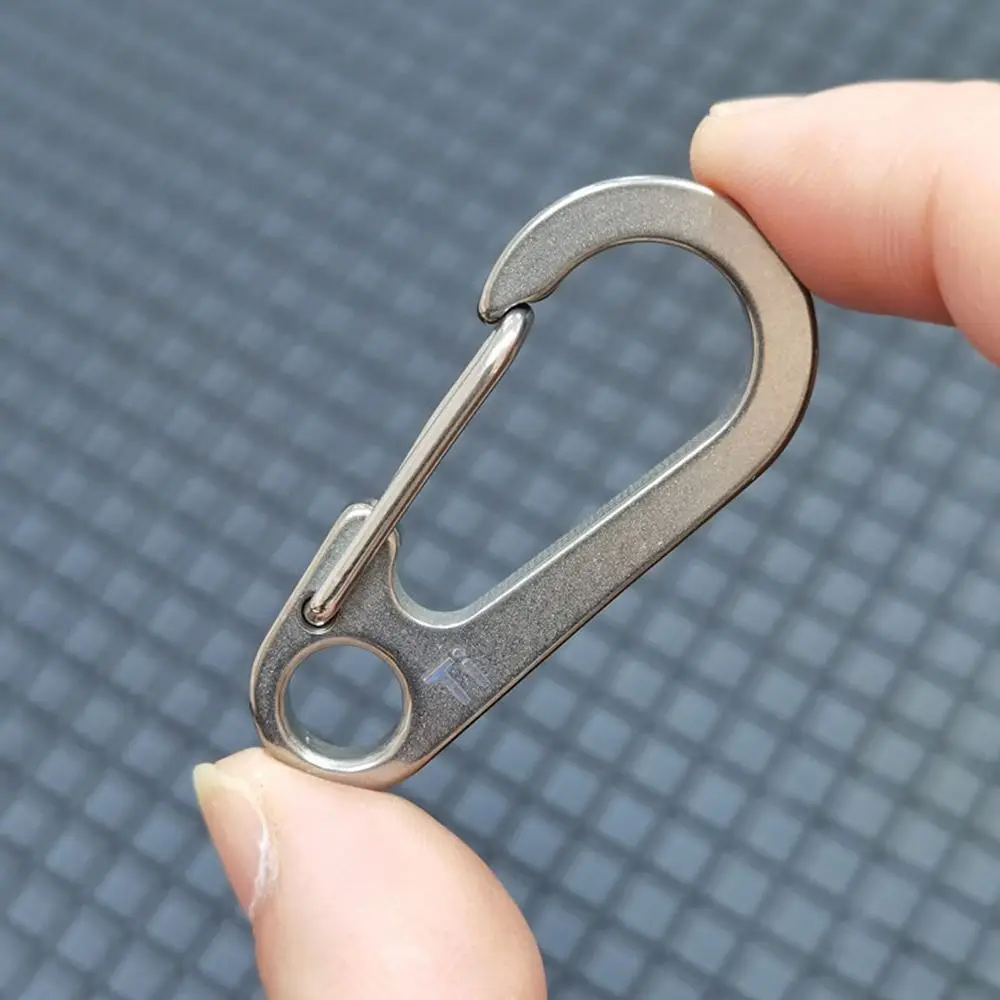 Hebilla de gancho para exteriores, herramientas de viaje de seguridad, MIni llavero de anillo en D de aleación de titanio, mosquetón en D, llavero de Camping, Clips de resorte - imagen 3