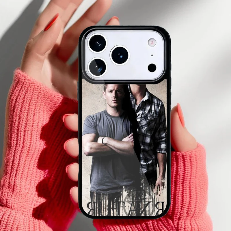 Detalle del material suave de la funda con textura mate