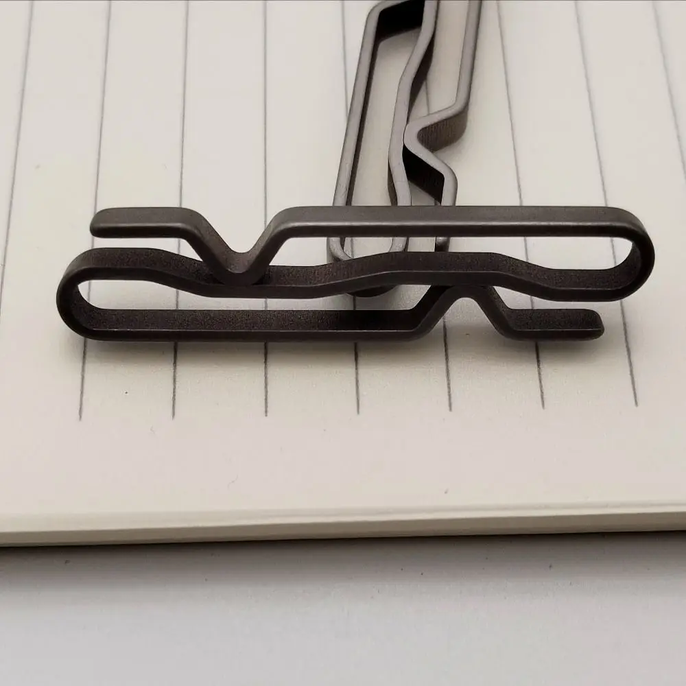 Llavero ligero de aleación de titanio, llavero con Clip para cinturón multifunción de extracción rápida para exteriores, hebillas de extremo de cinta gris - imagen 2