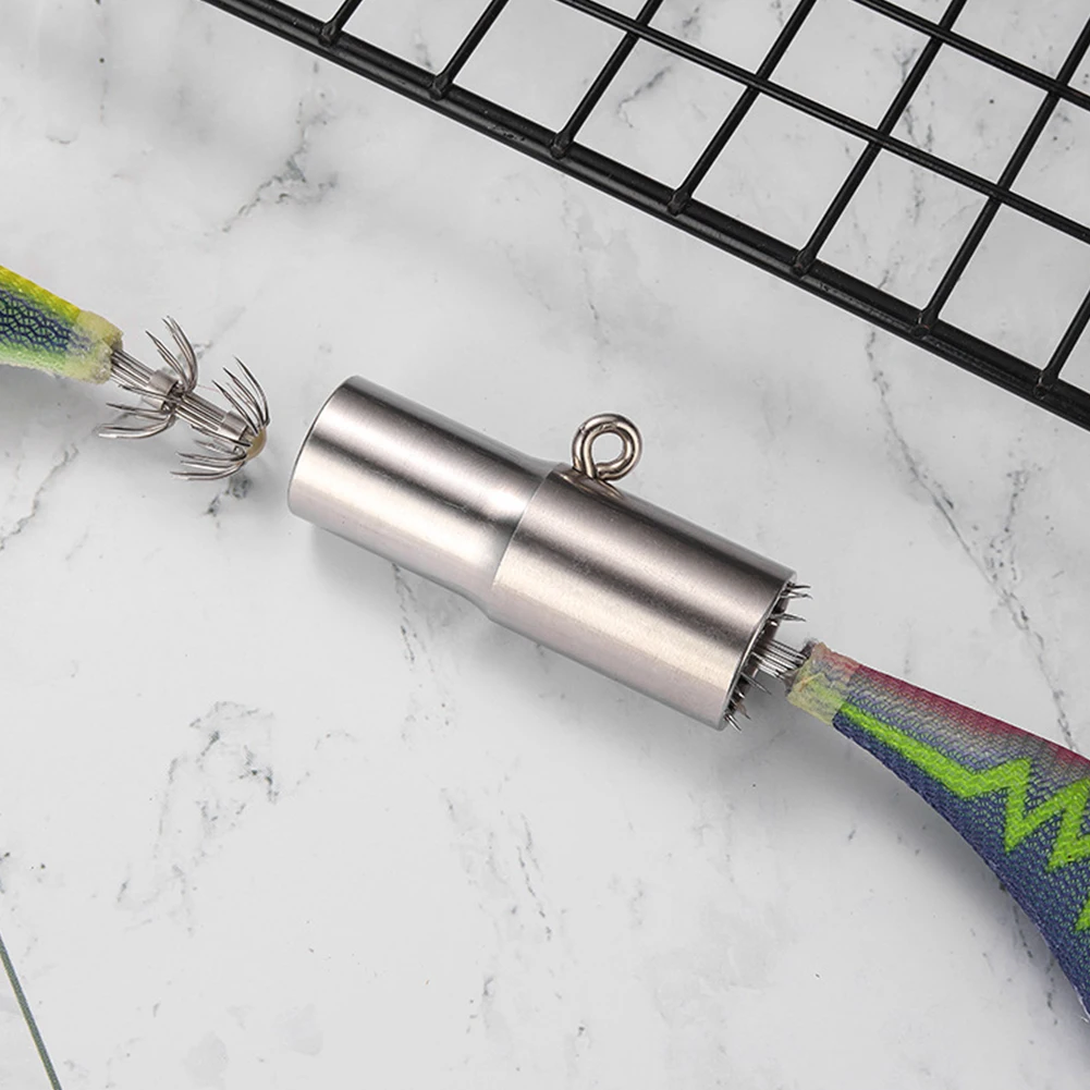 Una raqueta de tenis con un mango verde y amarillo