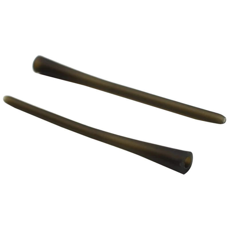 Estos son dos objetos largos y delgados de color oscuro con extremos cónicos