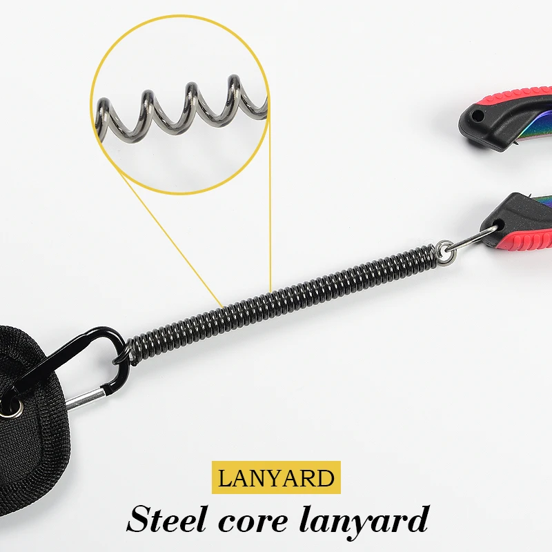 Un cordón de núcleo de acero con una caja negra y una primavera