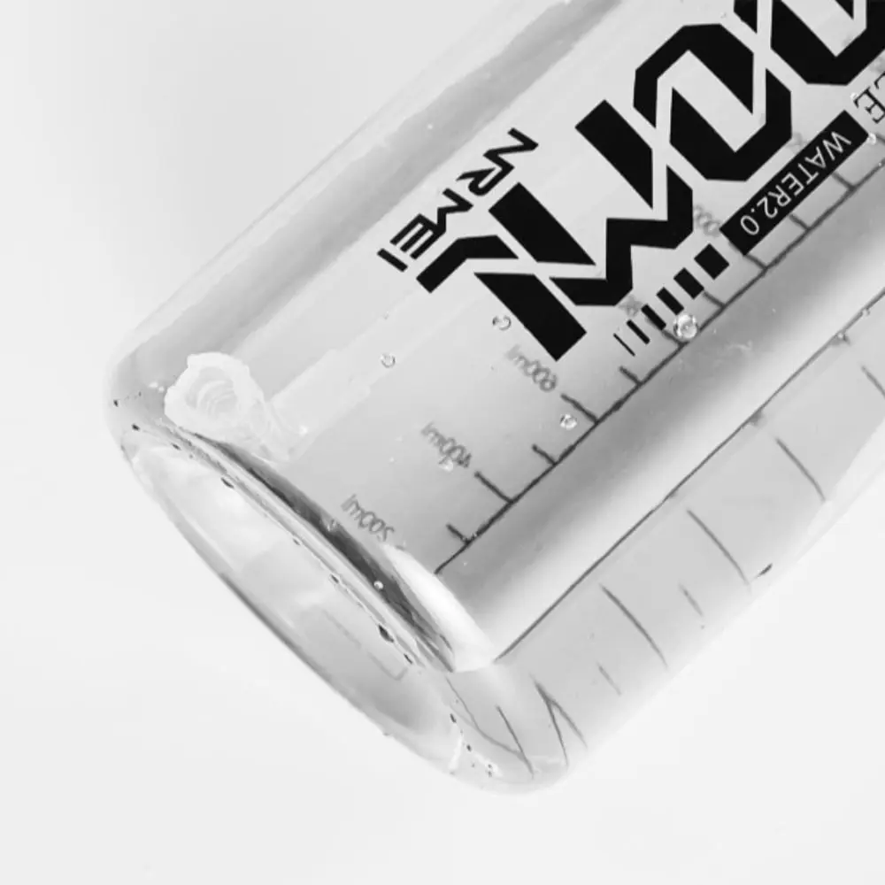 Manténgase hidratado con nuestra botella de agua premium