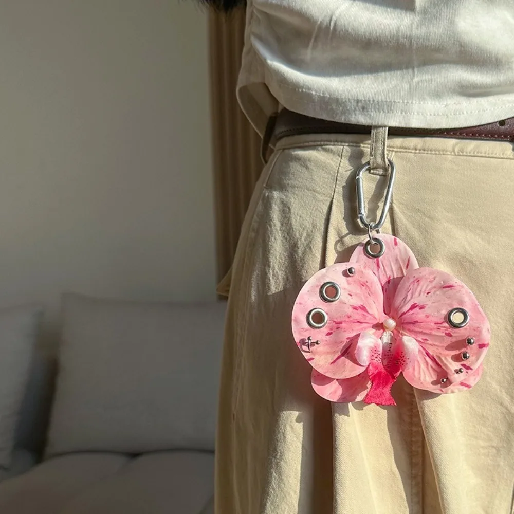 LLavero de lirio de orquídeas y flores de simulación a la moda, regalos, decoración para mochila, colgante de bolso de flores, llavero de orquídeas y mariposas coloridas - imagen 2