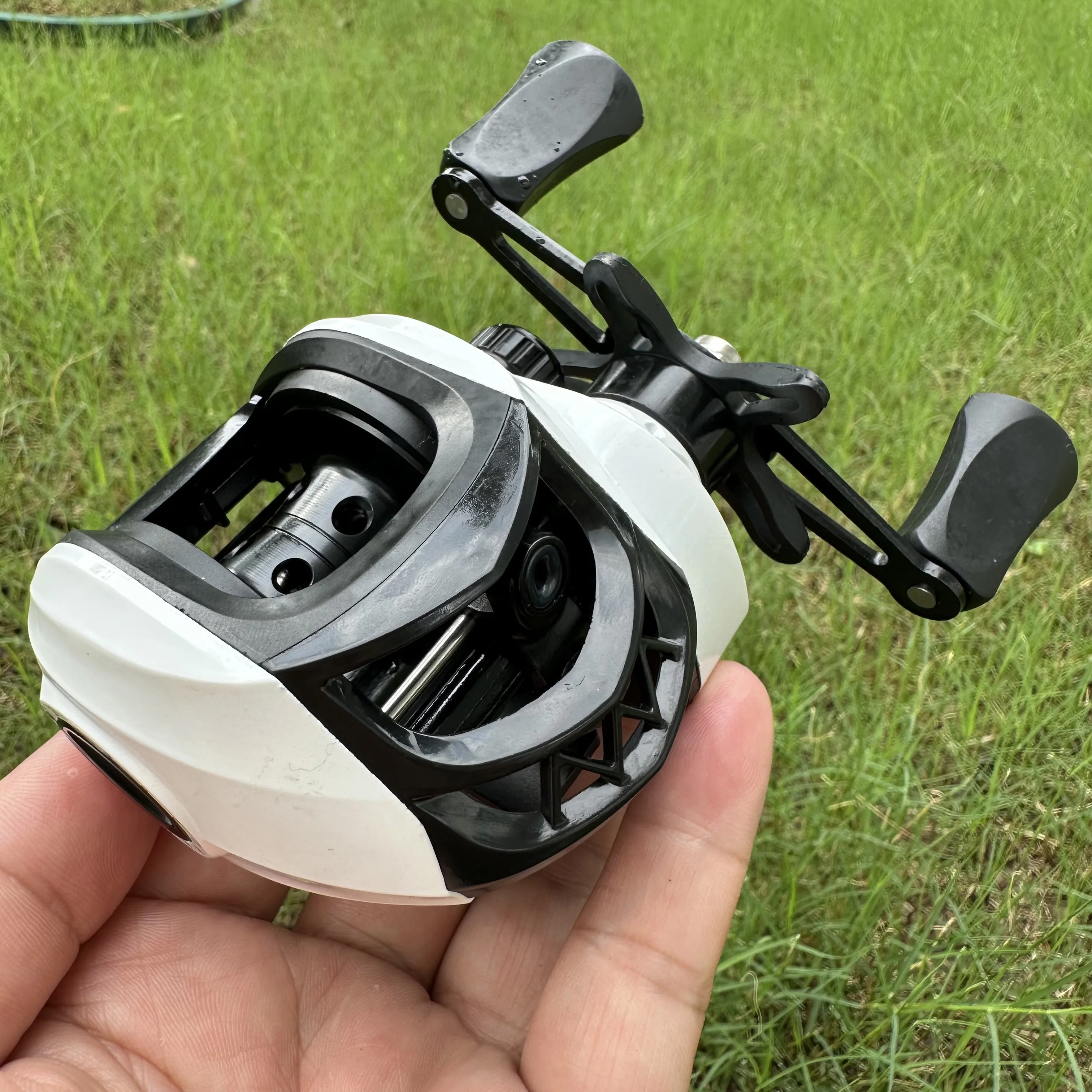 Long-distance Casting Fishing Reel Magnetic Brake High-speed Gear Ratio 7.2:1 Saltwater Jigging Wheel Max Drag 8KG for Carp Bass - imagen 4