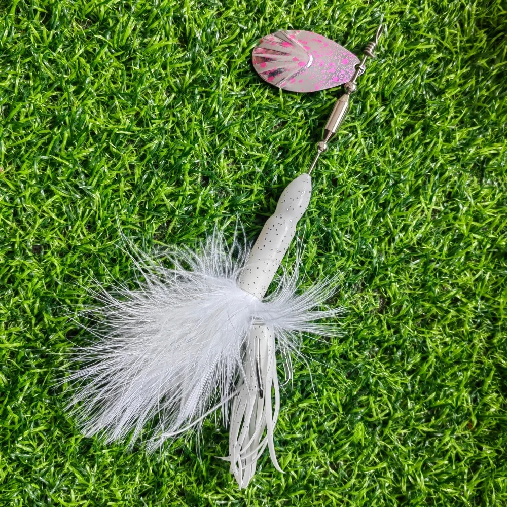 Spinnerbucktail Metálico para Lucio – Plumas Artificiales Vibrantes