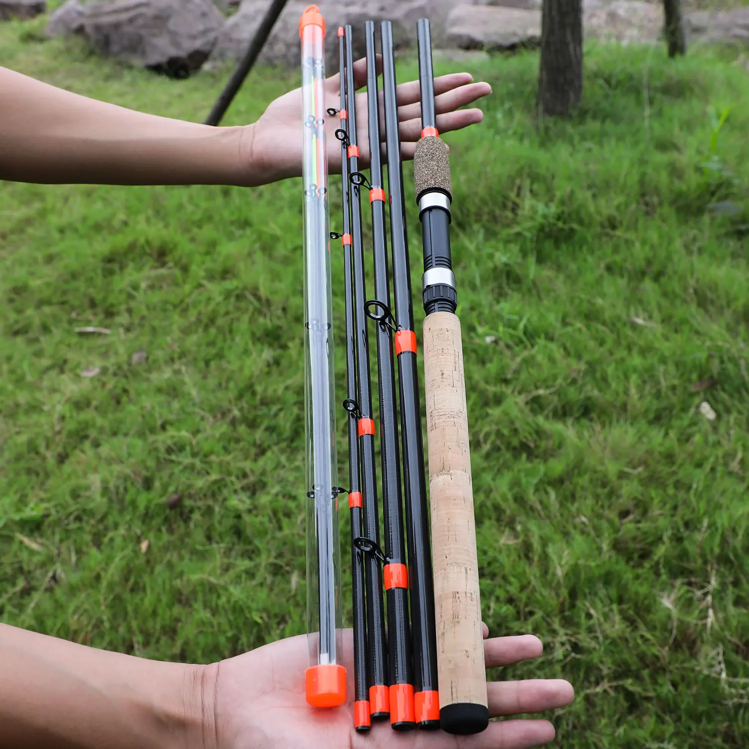 Descubra la versatilidad de esta caña de pescar de varias piezas para una aventura al aire libre sin costuras