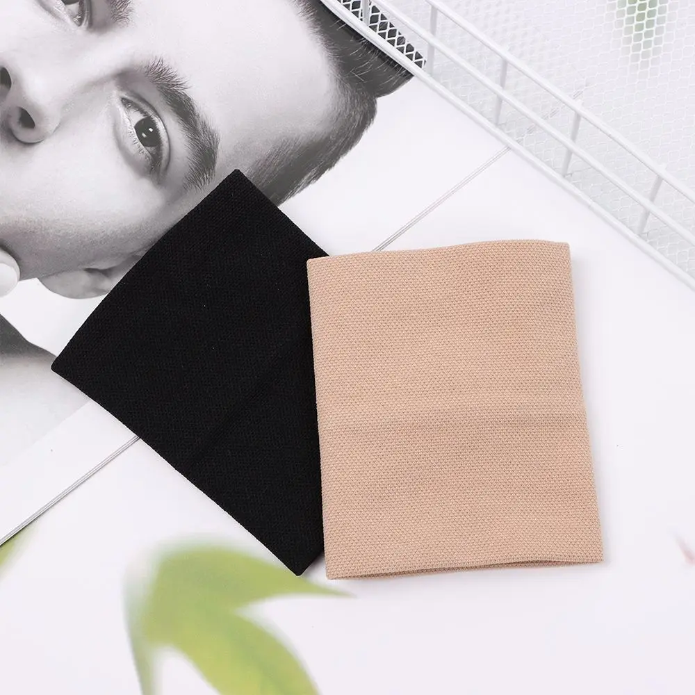 Elegantes piezas de tela negra y beige para una moda y comodidad versátiles