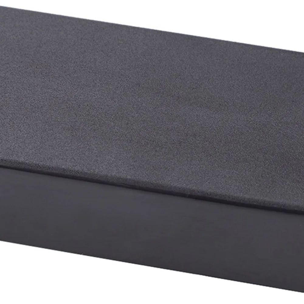 ​ 2 piezas ​ Plástico esmerilado ​   Fundas para pastilla de guitarra ​ ​ Con orejas de tuerca de cobre ​ Negro/Blanco ​ Cubiertas de pastilla selladas ​   Carcasa de recogida