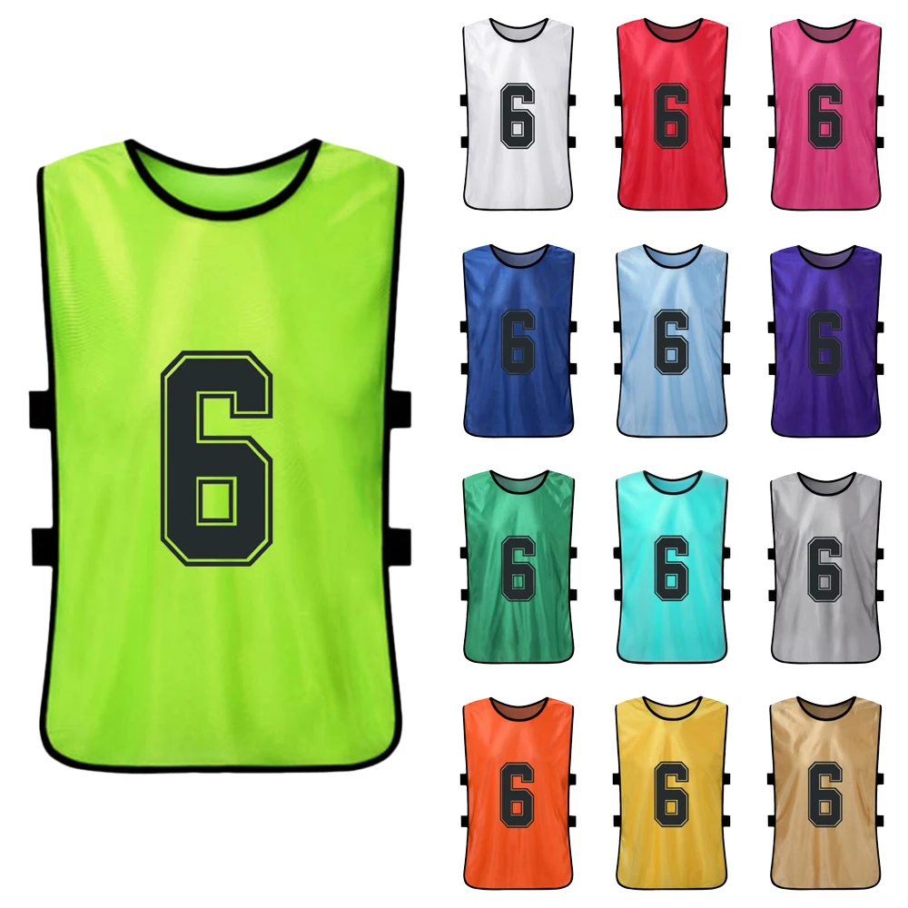 Pinnies coloridos con el número 6 para equipos deportivos