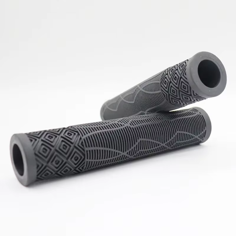 Ángulo que muestra el diseño ergonómico de la empuñadura