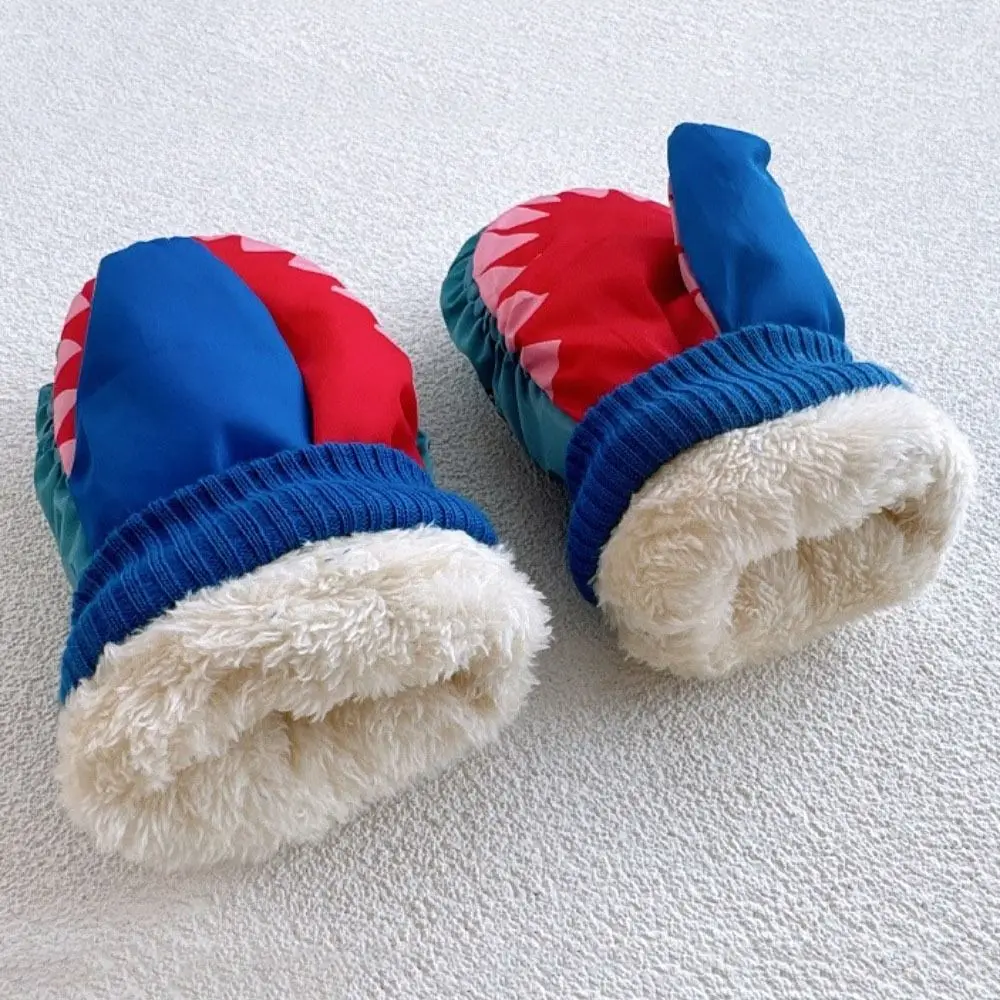 Guantes de esquí de dibujos animados para niños, cálidos con nudillos, manopla de Snowboard para niños, guantes de esquí de invierno a prueba de viento con patrón de tiburón - imagen 5