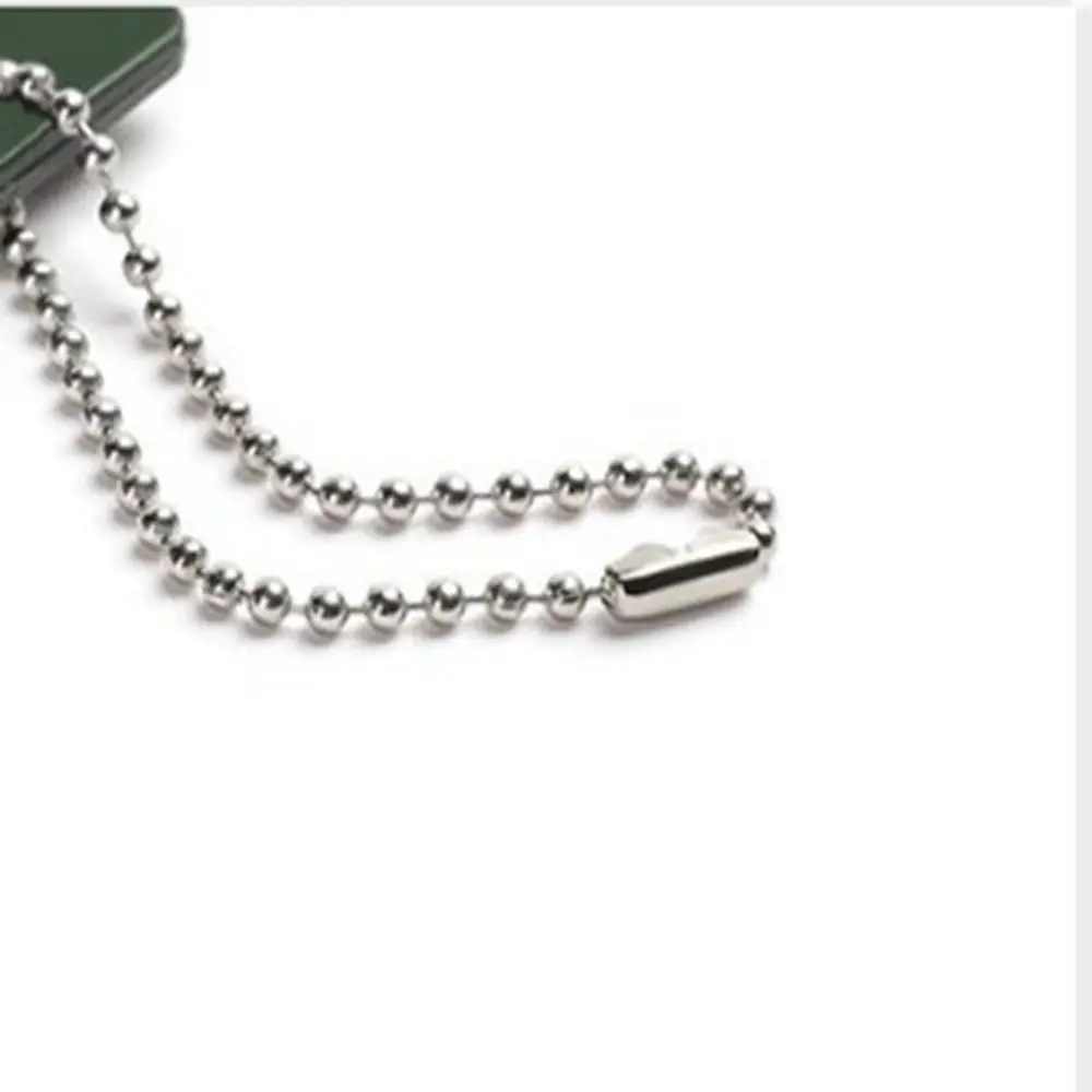 una cadena de metal con un cierre ideal para asegurar artículos