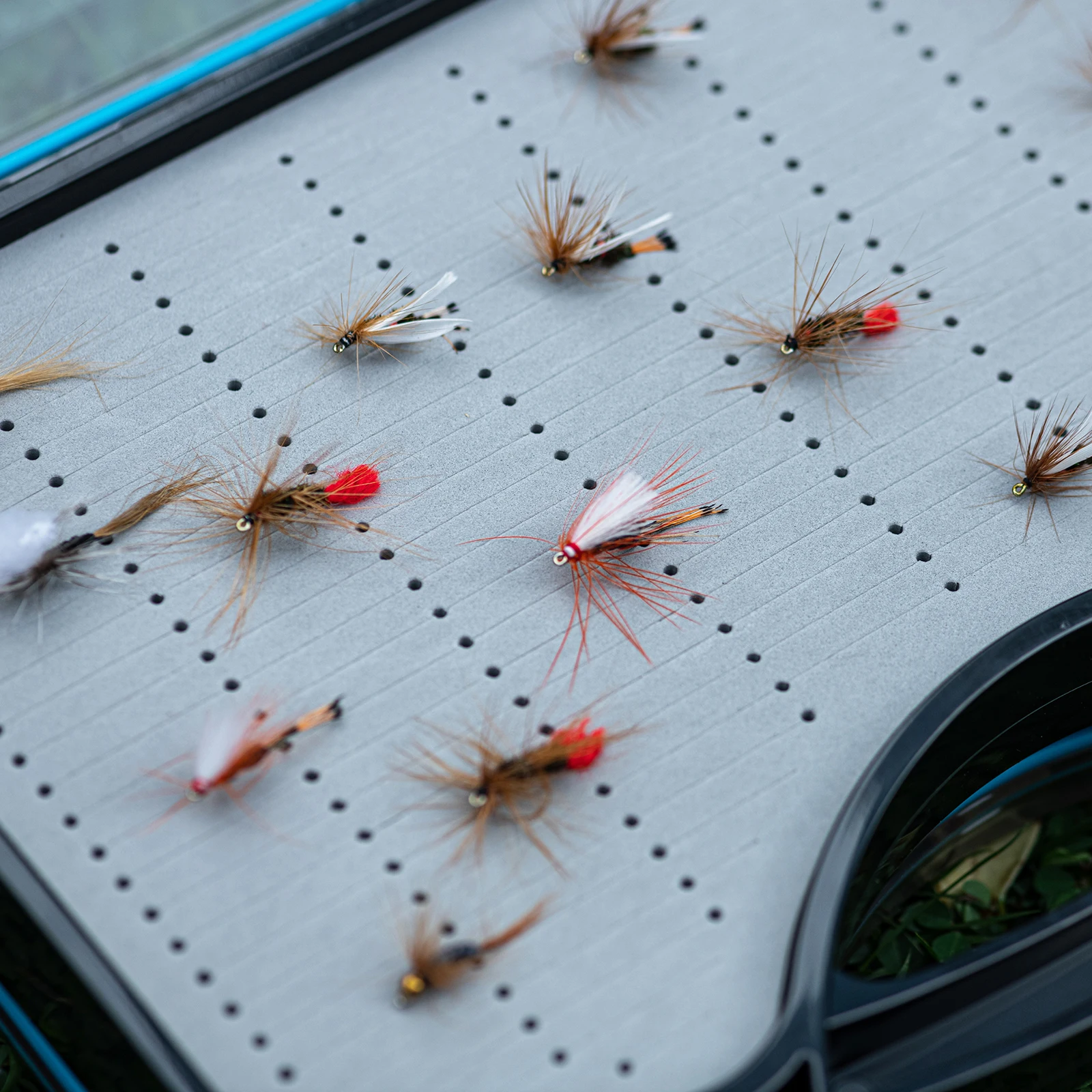 Goture-señuelo de pesca con mosca, resistente al agua, cebo, trucha, moscas, caja de almacenamiento, contenedor, señuelo de pescado de doble cara, línea de cebo, gancho, caja de aparejos - imagen 5