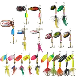 Señuelo giratorio de metal para lubina con plumas y anzuelos triples