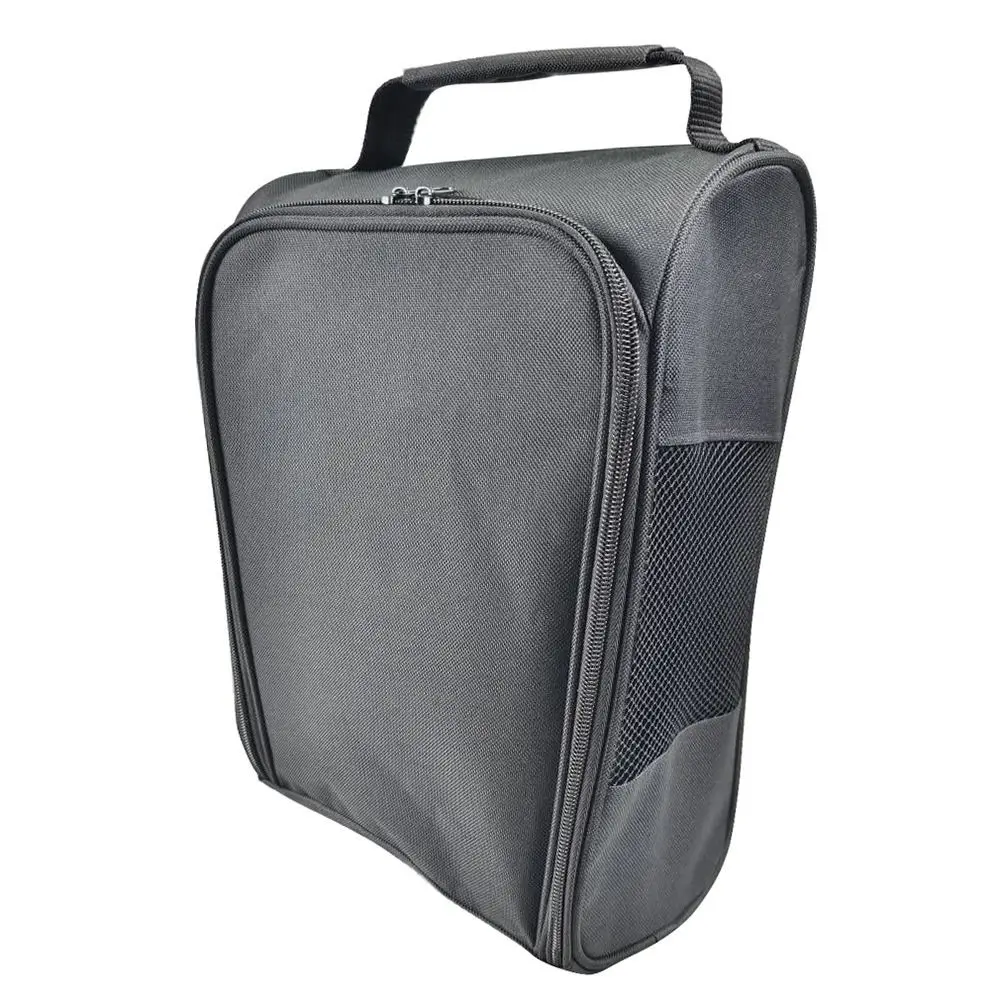 Esta elegante bolsa negra es perfecta para organizar y transportar esenciales