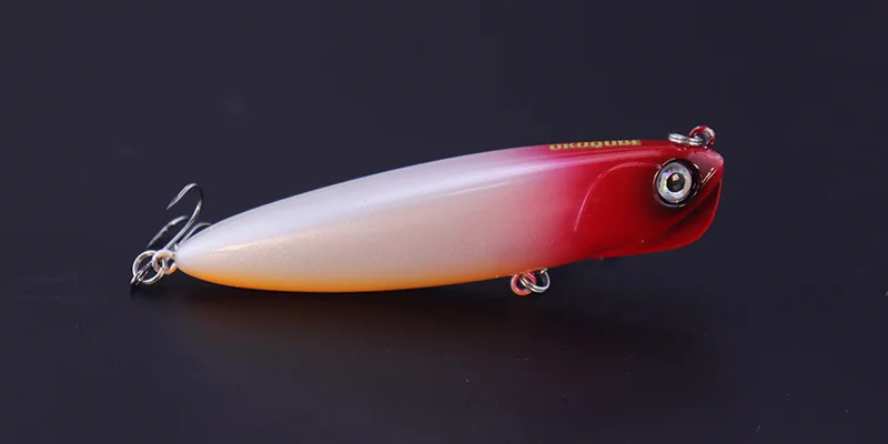 un vibrante señuelo de pesca de color gradiente diseñado para una atracción bajo el agua bajo el agua