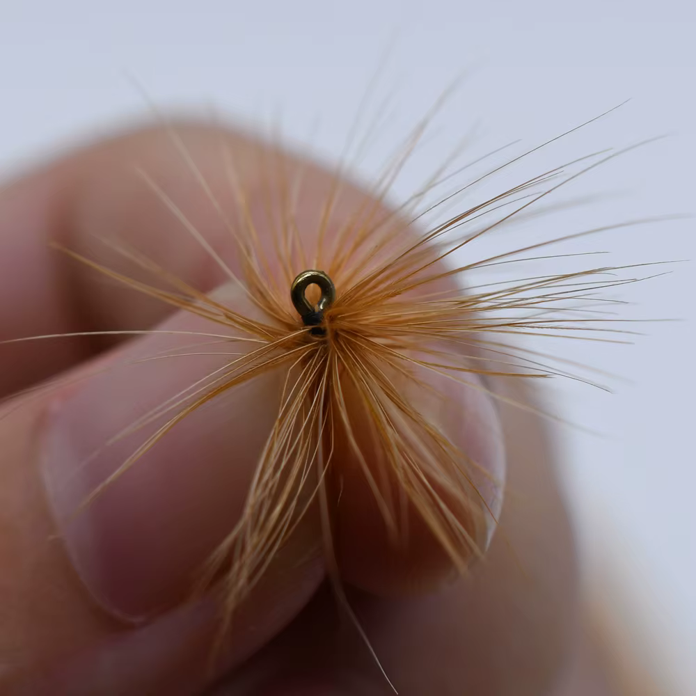 MNFT Mosca Seca Terrestre Roja – Barbless - imagen 4