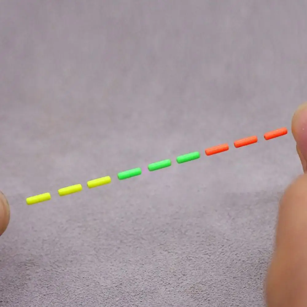 Colorido vibrante y atractivo, una serie de objetos coloridos y alargados dispuestos en una línea visualmente atractiva