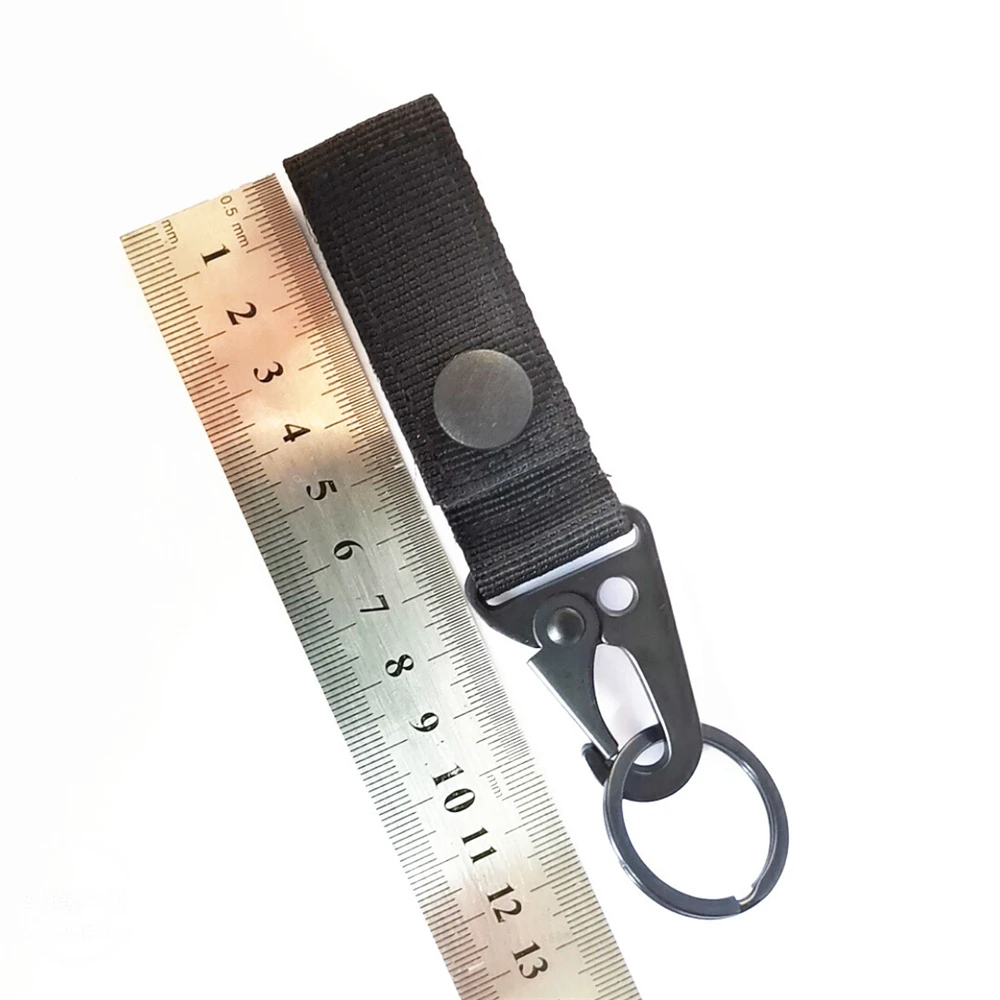 Llavero con una correa duradera y un llavero de metal para un accesorio seguro