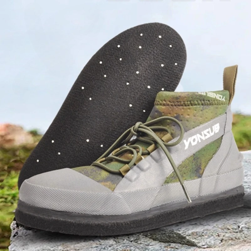 Botas de pesca en roca con suela de fieltro y clavos de acero