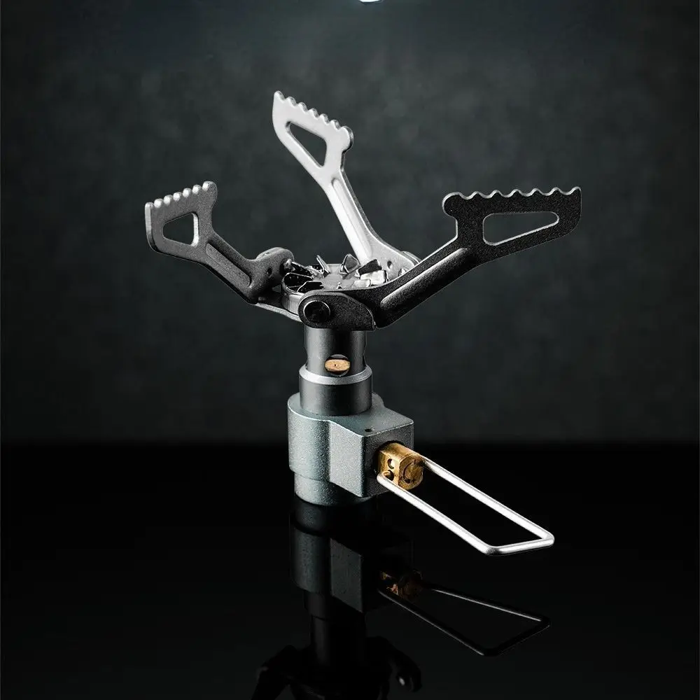 Una estufa portátil compacta diseñada para cocinar al aire libre