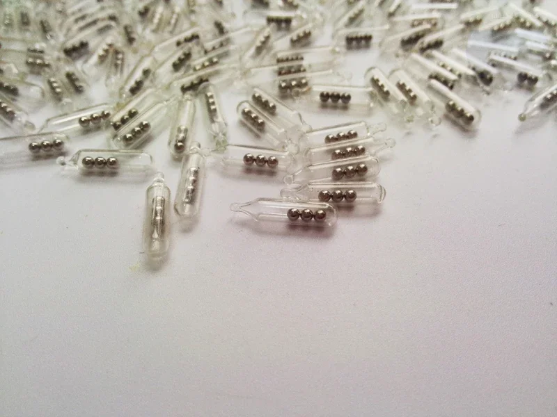 Señuelo de pesca de 3 bolas de 4mm, 50 piezas, sonajeros de vidrio, tubo de inserción, sacudir, atraer moscas, atar, sonajero de pesca - imagen 4