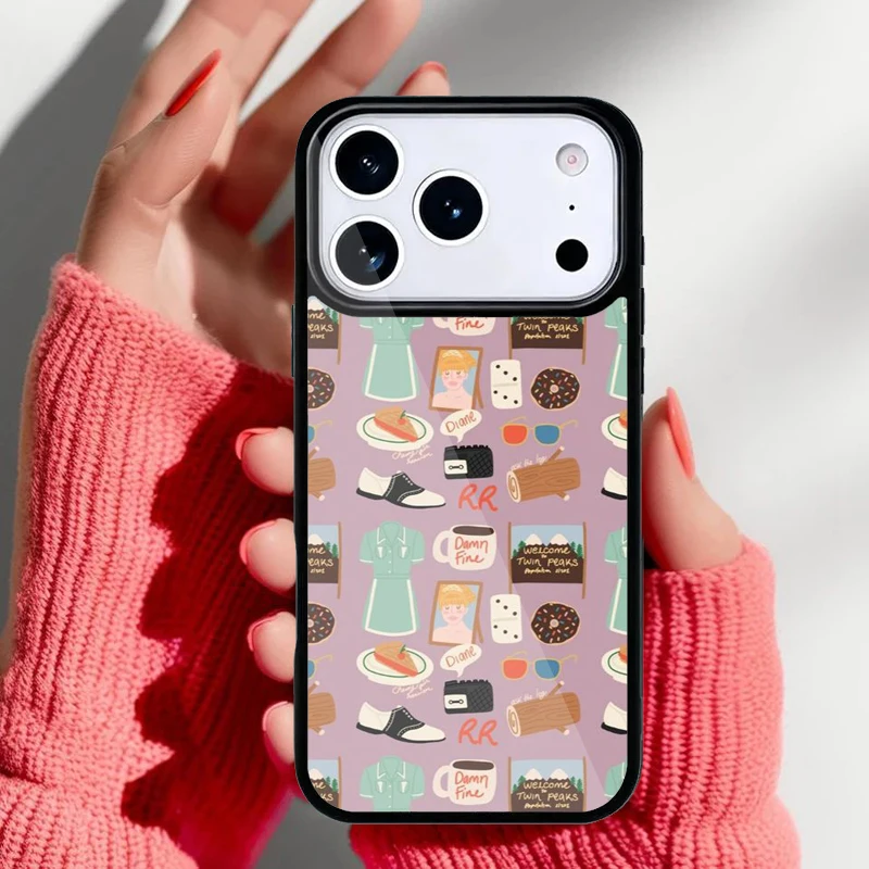Ajuste preciso en los bordes del iPhone mostrando cortes para puertos