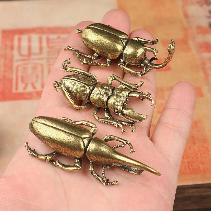 Figurita en miniatura de escarabajos de bronce antiguo, decoraciones de escritorio pequeñas, adorno de té de insectos de cobre Vintage para mascotas, accesorios de decoración del hogar