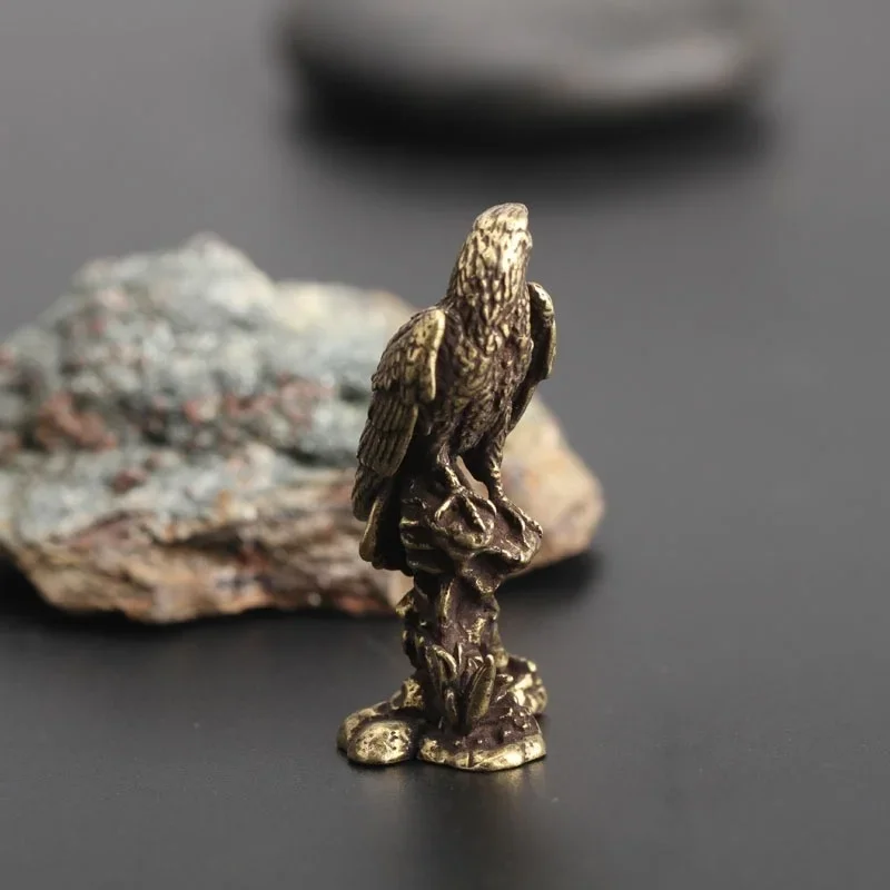 Escultura en miniatura de águila de cobre vintage para decoración - imagen 4