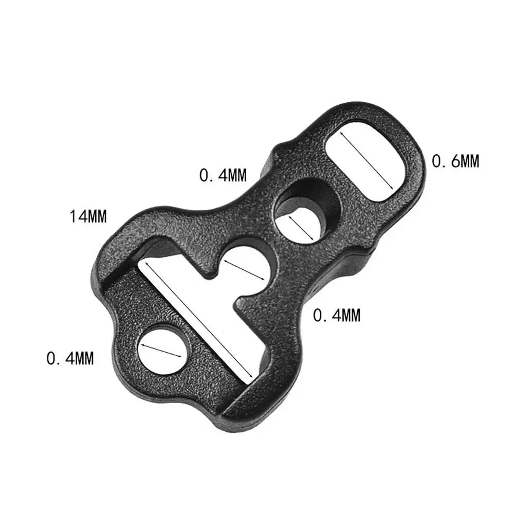 Este accesorio negro duradero presenta mediciones precisas para un archivo adjunto seguro y un diseño versátil