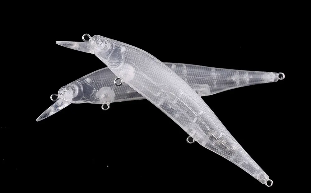 Diseño de señuelo de pesca claro y elegante para una atracción bajo el agua bajo el agua