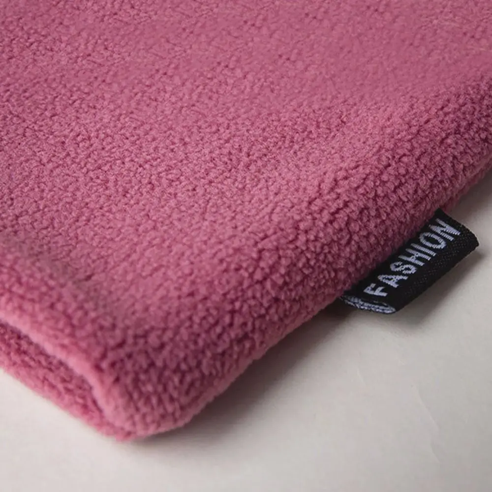 Tela rosa de moda con una etiqueta visible